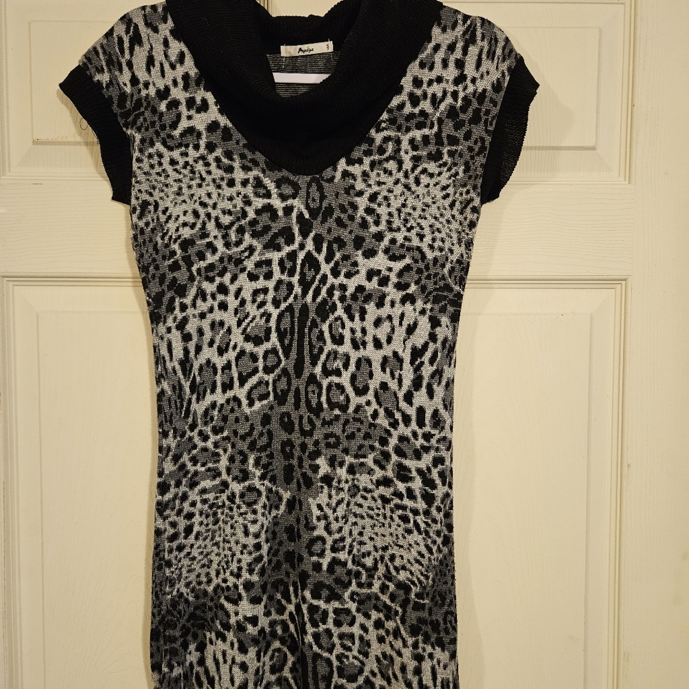 Papaya Black and White Leopard Sweater style Dress Size M